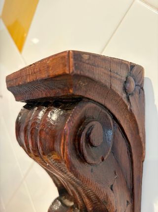 ANTIGUA MÉNSULA TALLADA