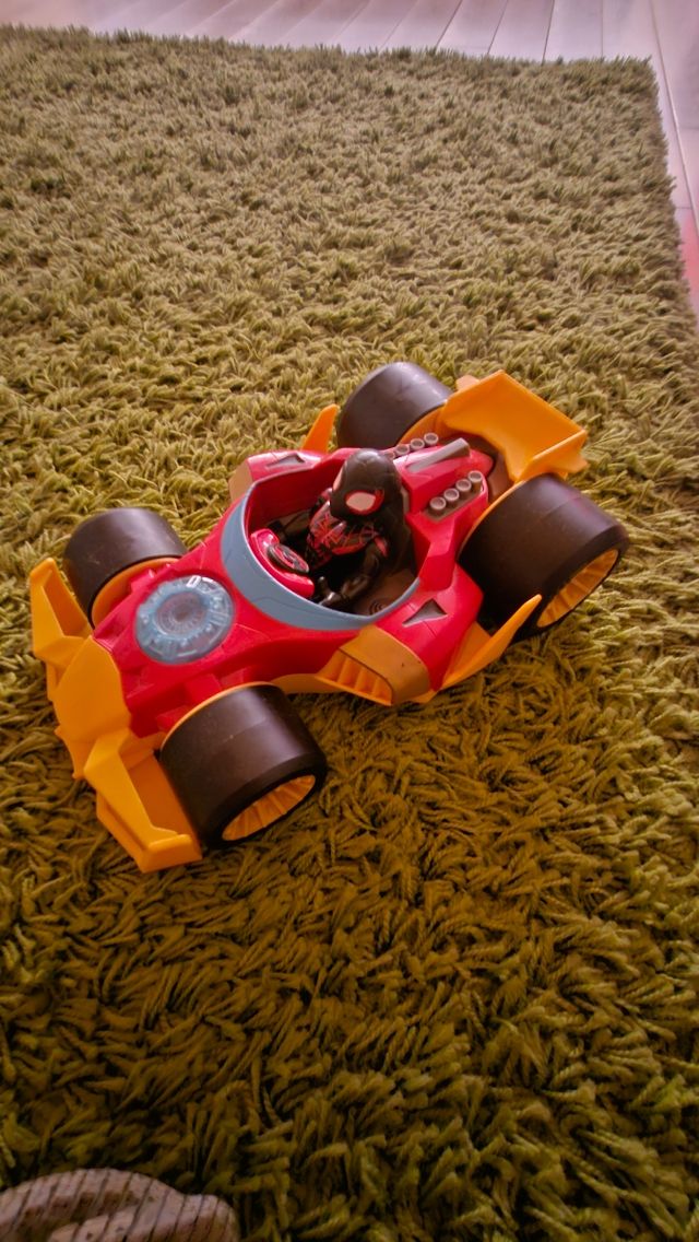 Coche Espiderman nuevo