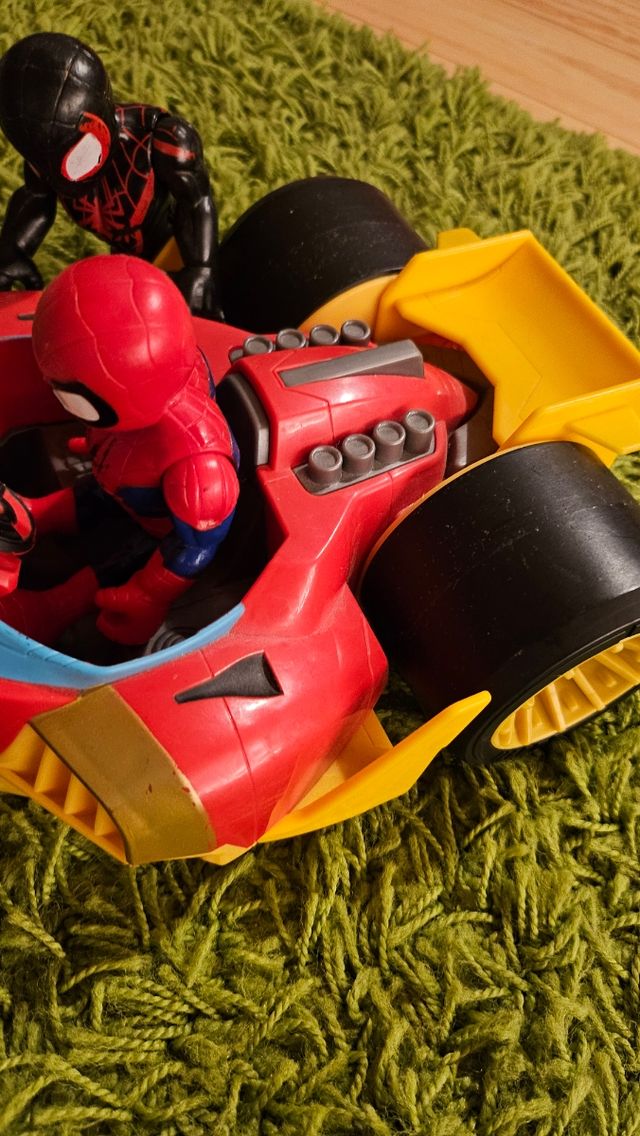 Coche Espiderman nuevo