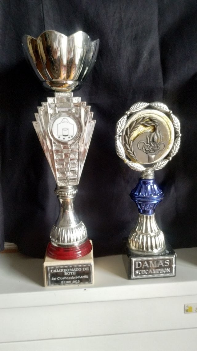Tres trofeos rebajados.