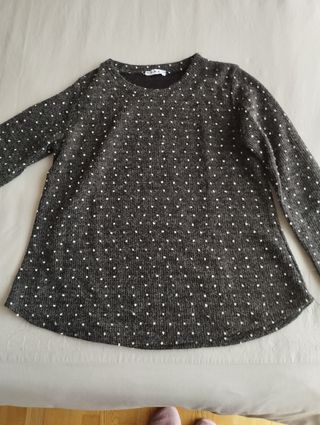 Jersey gris oscuro con puntitos blancos