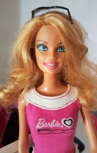 Barbie Mattel con la sua auto 500