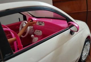 Barbie Mattel con la sua auto 500