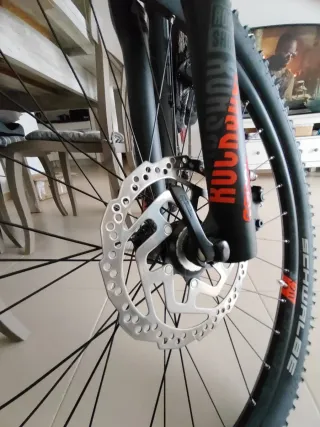 Bicicleta de montaña CUBE ACID "Nueva"