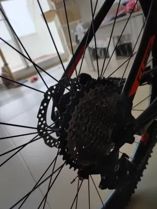 Bicicleta de montaña CUBE ACID "Nueva"