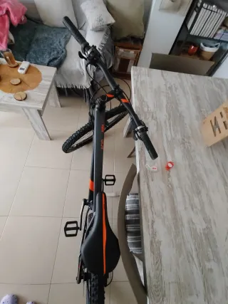 Bicicleta de montaña CUBE ACID "Nueva"