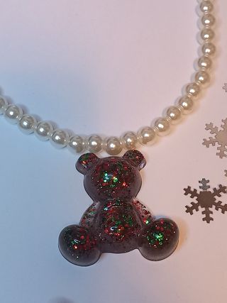 Collar de perlas con osito grande