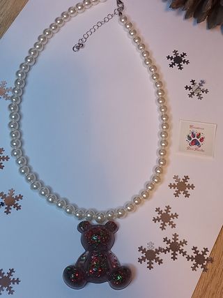 Collar de perlas con osito grande