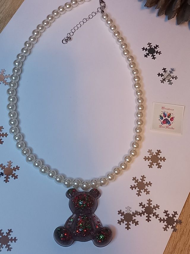 Collar de perlas con osito grande