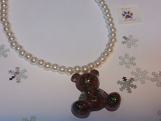 Collar de perlas con osito grande
