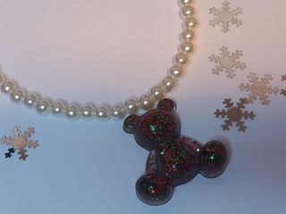 Collar de perlas con osito grande
