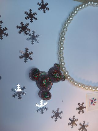 Collar de perlas con osito grande