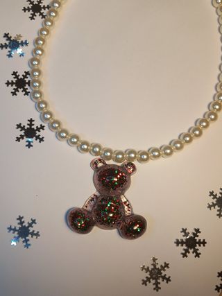 Collar de perlas con osito grande