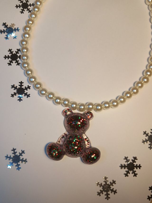Collar de perlas con osito grande