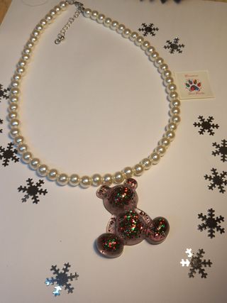 Collar de perlas con osito grande