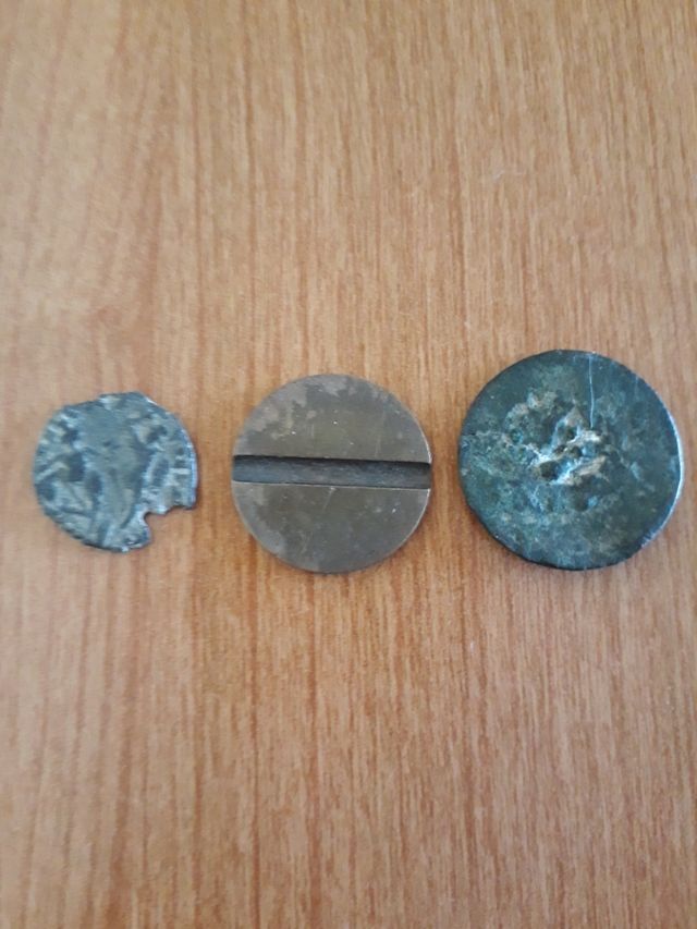 Moneda Romana,Ficha teléfono,Botón Milit