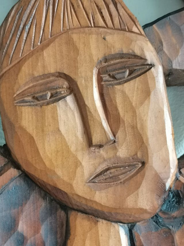 Scultura in legno massiccio