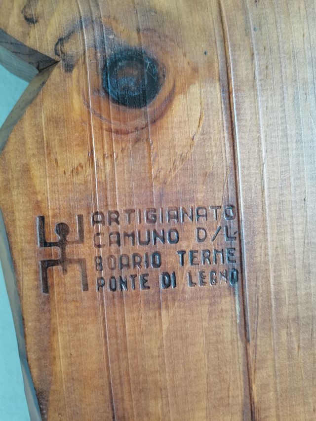 Scultura in legno massiccio