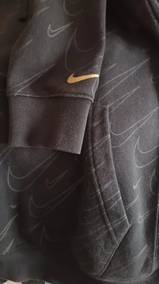 Sudadera Nike con capucha