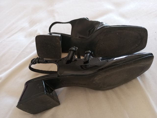 Zapatos charol Stradivarius 38.5nuevo18euros