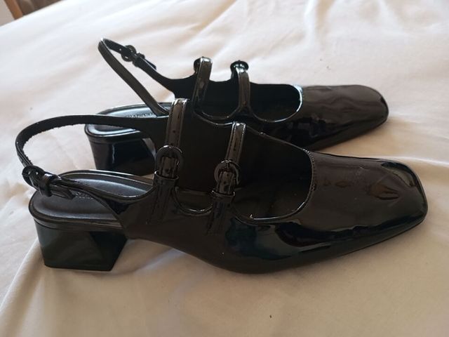 Zapatos charol Stradivarius 38.5nuevo18euros