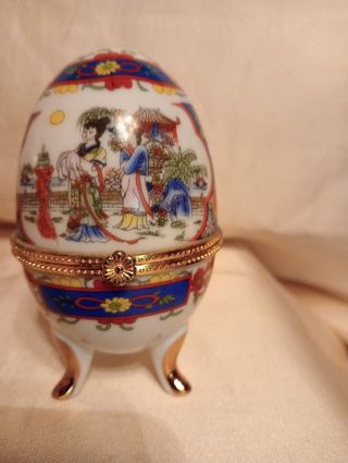 COLLEZIONE UOVA IN PORCELLANA STILE FABERGE