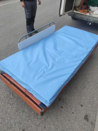Cama movil y colchón antiescaras Cama articulada