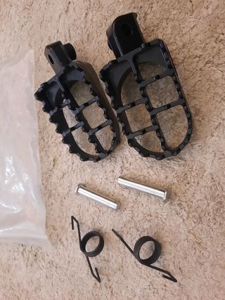 Foot pegs estriberas peseiras universal