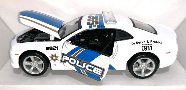 CHEVROLET CÁMARO SS POLICE MAISTO 1:24