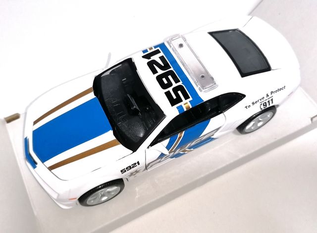 CHEVROLET CÁMARO SS POLICE MAISTO 1:24