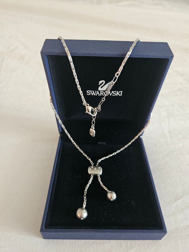 Elegante Collar Swarowski nuevo con su caja regalo