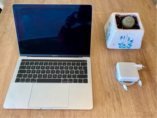 Macbook Pro i7 16Gb Ram 256gb 2020