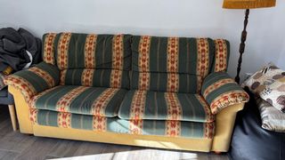 Sofá muy cómodo dos plazas anchas