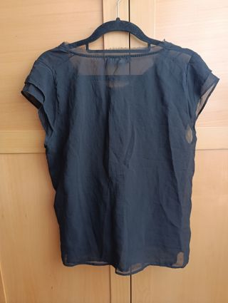 Camiseta negra de polipiel 