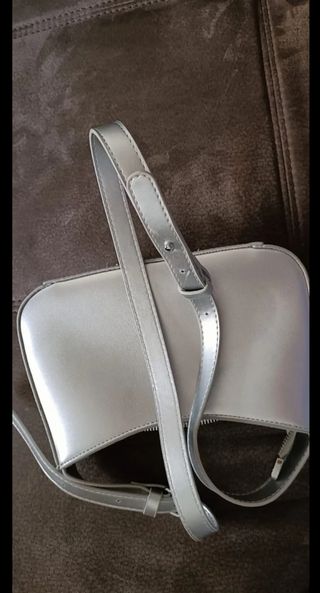 Bolso Plateado  a estrenar.