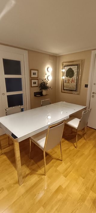 Tavolo e sedie allungabili di alta qualità