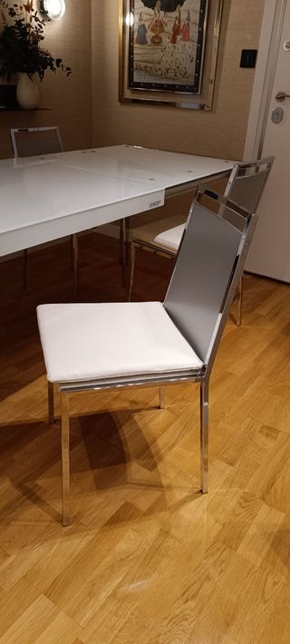 Tavolo e sedie allungabili di alta qualità