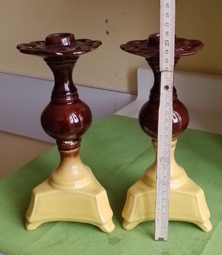 Coppia porta candele in ceramica.