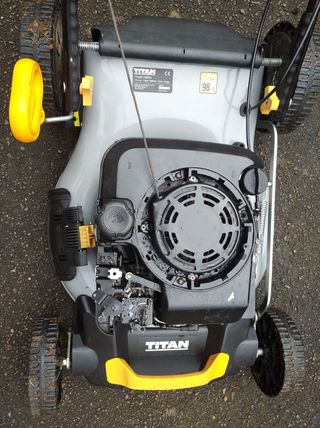 Cortacésped gasolina Titan