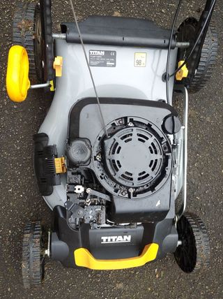 Cortacésped gasolina Titan