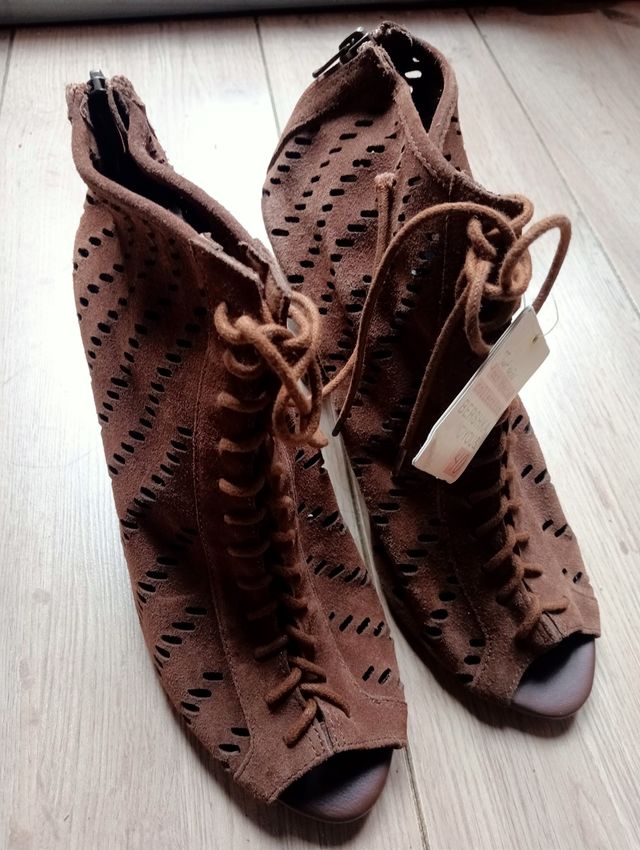 BOTINES ZARA DE ANTE MARRÓN, NUEVOS