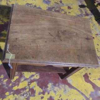 ANTIGUA MESITA EN ROBLE CON CAJON.