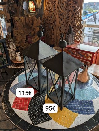 Faroles negros de metal y cristal