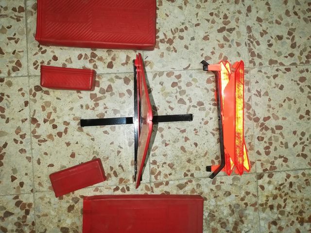 Señalización emergencia coche carretera emergencia