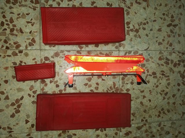 Señalización emergencia coche carretera emergencia