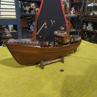 MAQUETA DE BARCO DE PESCA