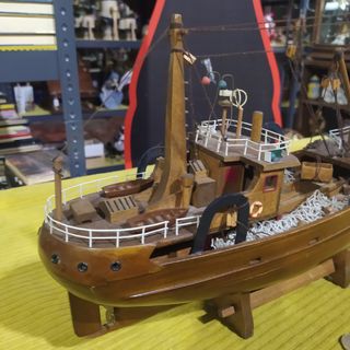 MAQUETA DE BARCO DE PESCA
