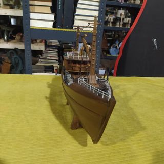 MAQUETA DE BARCO DE PESCA