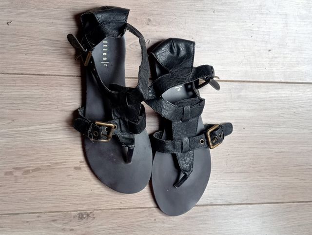 Sandalias planas, nuevas