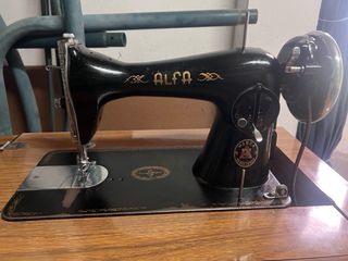 Maquina de cose antigua